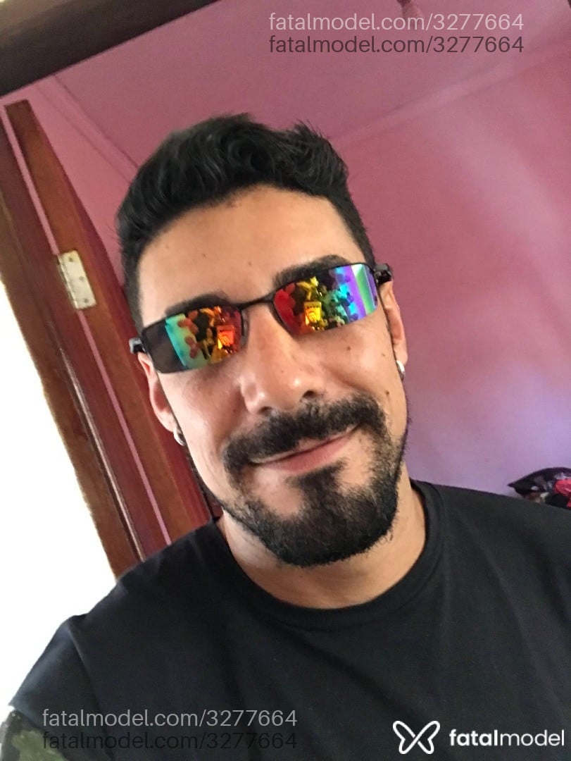 Acompanhante homem morena (o) de olhos castanhos em Machado - Adriano