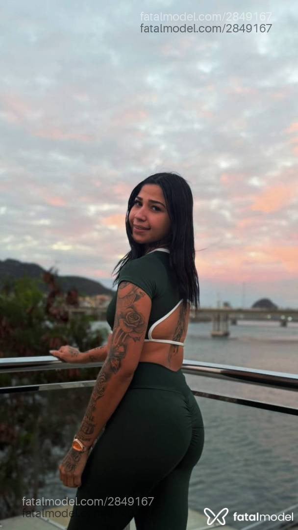 Acompanhante mulher morena (o) de olhos castanhos - Julinha