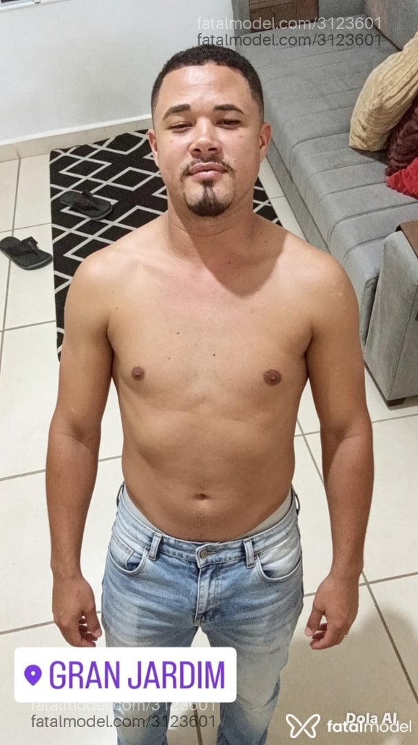Acompanhante homem com cabelo castanho de olhos pretos - Alencar Acompanhante homem com cabelo castanho de olhos pretos - Alencar