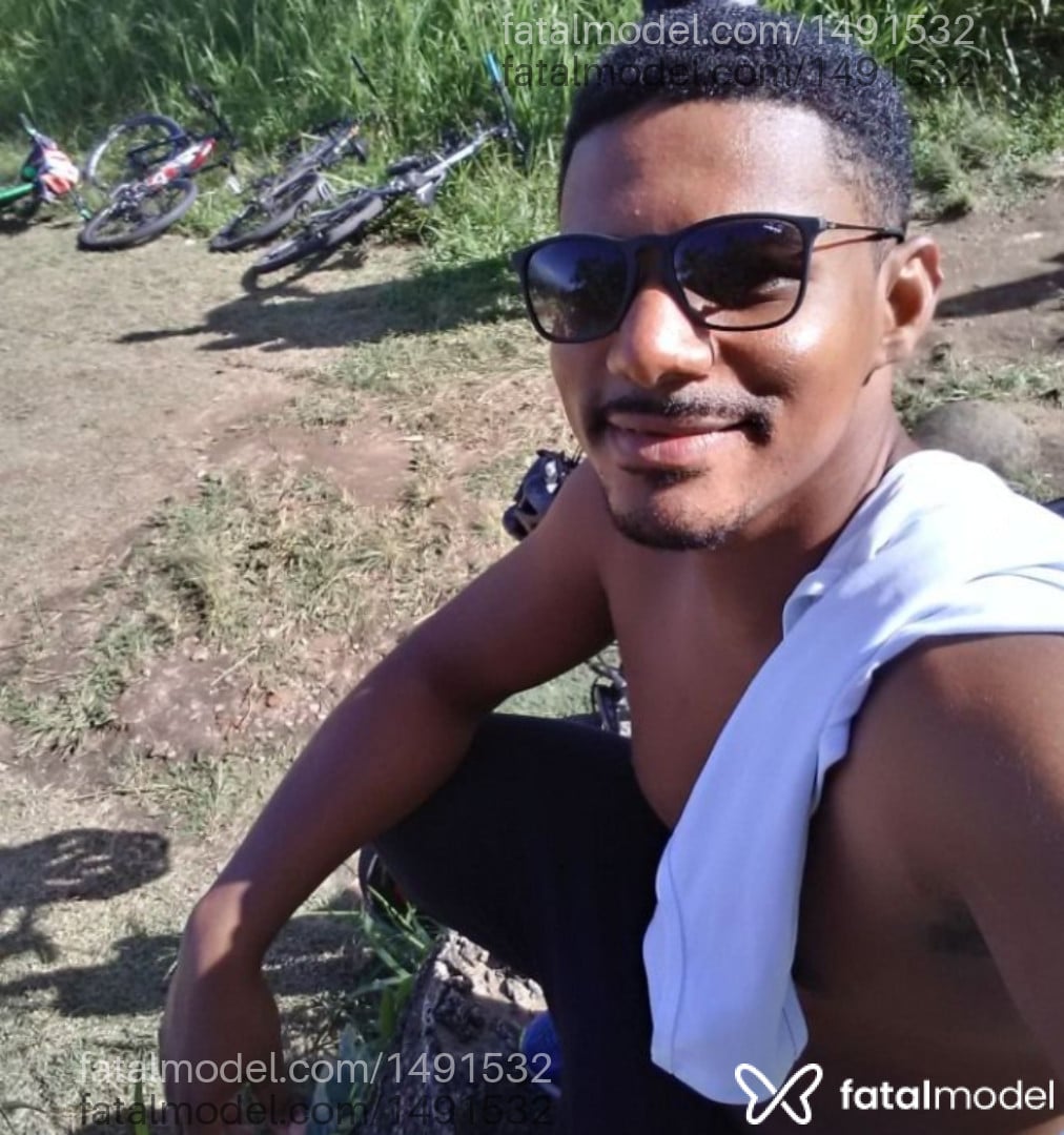 Acompanhante homem morena (o) de olhos castanhos em Camaçari Acompanhante homem morena (o) de olhos castanhos em Camaçari - Hugostoso