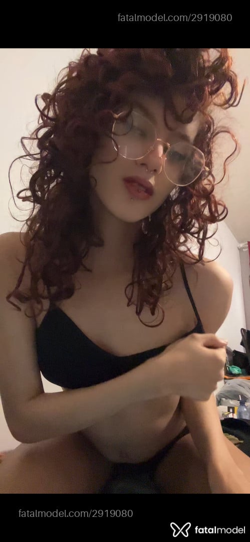 Acompanhante mulher trans ruiva (o) de olhos azuis em Brasília - Emanuz