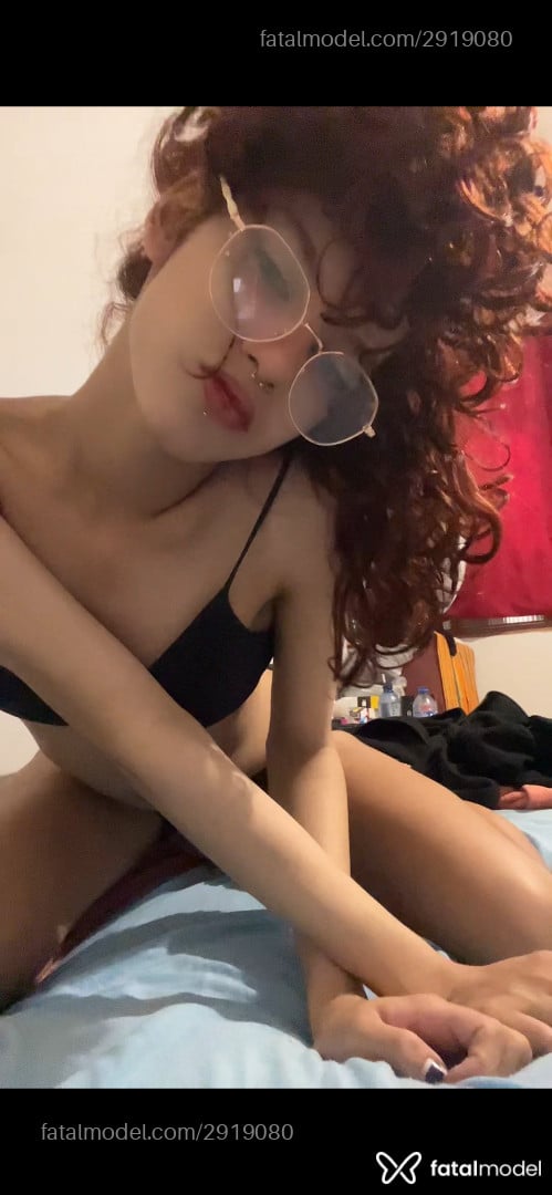 Acompanhante mulher trans ruiva (o) de olhos azuis em Brasília - Emanuz