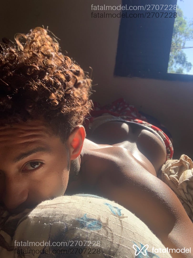 Acompanhante homem com cabelo castanho de olhos pretos em Machado - Junior