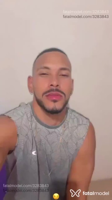 Acompanhante homem morena (o) de olhos castanhos - Hugo Diaz Acompanhante homem morena (o) de olhos castanhos - Hugo Diaz