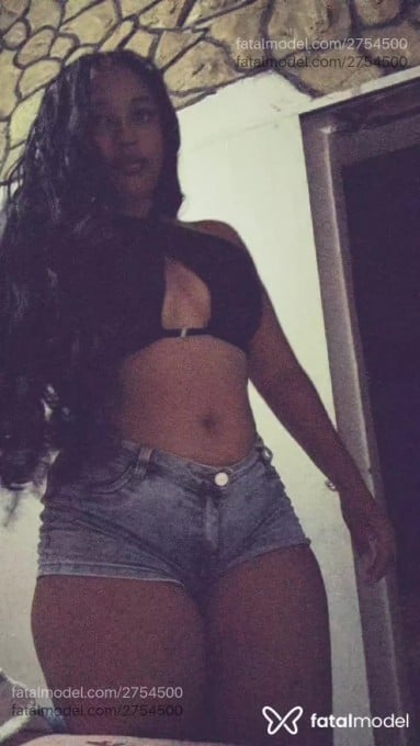 Acompanhante mulher morena (o) de olhos pretos em Paranaíta Acompanhante mulher morena (o) de olhos pretos em Paranaíta - Lilaa