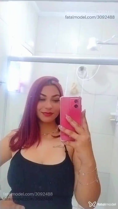 Acompanhante mulher loira (o) de olhos castanhos em Virtual - Oncinha