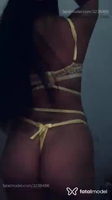 Acompanhante mulher morena (o) de olhos castanhos - Lara Silva Acompanhante mulher morena (o) de olhos castanhos - Lara Silva