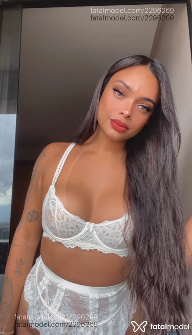 Acompanhante mulher trans morena (o) de olhos mel em Goiânia Acompanhante mulher trans morena (o) de olhos mel em Goiânia - Erica Lima
