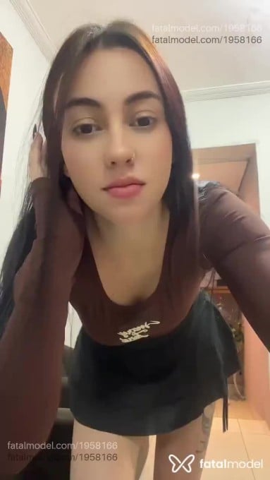 Acompanhante mulher com cabelo castanho de olhos castanhos em São Paulo - Eloah Zanini