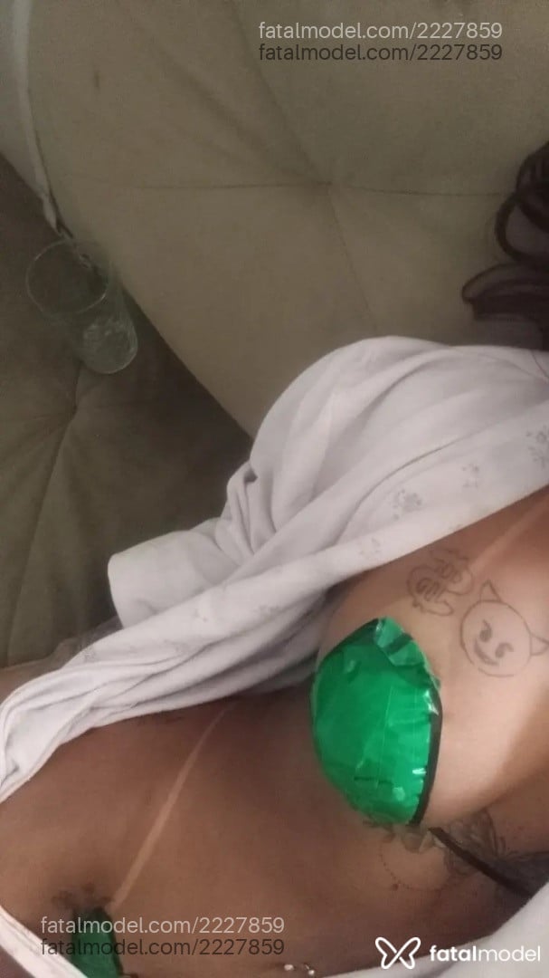 Acompanhante mulher morena (o) de olhos verdes em Biguaçu Acompanhante mulher morena (o) de olhos verdes em Biguaçu - Sofia