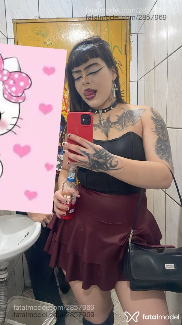 Acompanhante mulher com cabelo castanho de olhos castanhos em Guarulhos Acompanhante mulher com cabelo castanho de olhos castanhos em Guarulhos - Ravena