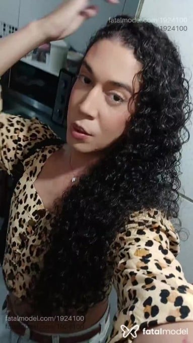 Acompanhante mulher trans com cabelo castanho de olhos castanhos em Virtual Acompanhante mulher trans com cabelo castanho de olhos castanhos em Virtual - Crystal