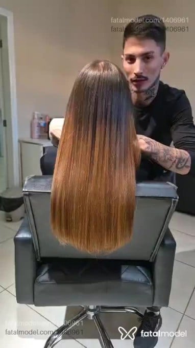 Acompanhante mulher trans com cabelo castanho de olhos castanhos em São Carlos - Mel
