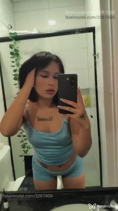 Acompanhante mulher com cabelo castanho de olhos pretos - Valentina