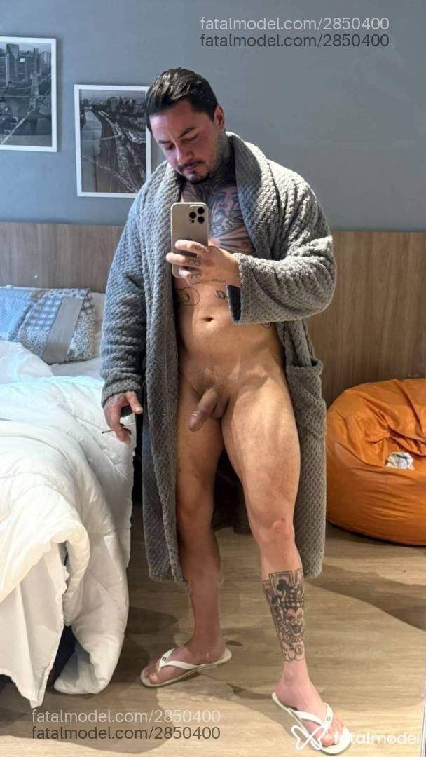 Acompanhante homem com cabelo castanho de olhos castanhos - Gulliver