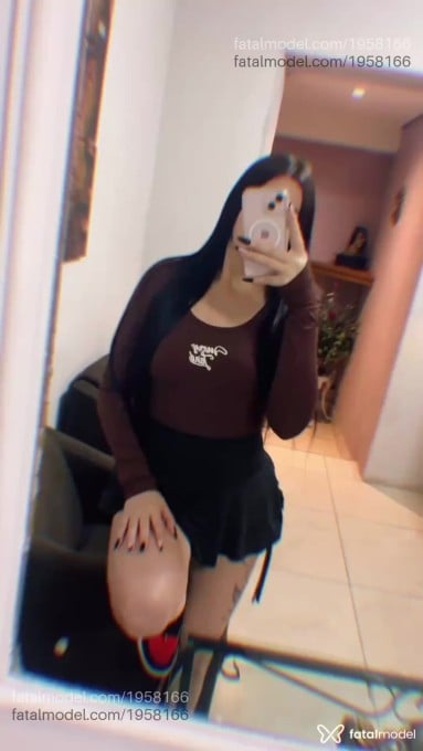 Acompanhante mulher com cabelo castanho de olhos castanhos em São Paulo - Eloah Zanini