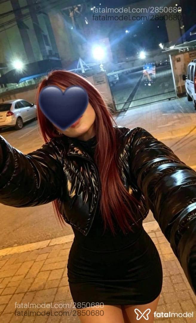 Acompanhante mulher ruiva (o) de olhos castanhos - Vitória Marques