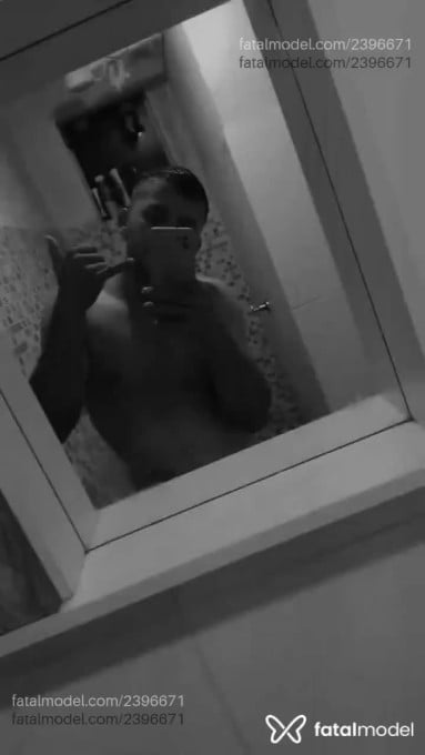 Acompanhante homem com cabelo castanho de olhos castanhos - Jaja