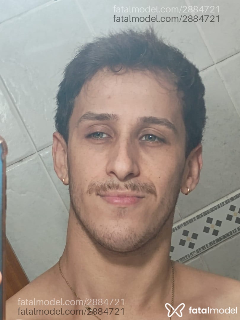 Acompanhante homem com cabelo castanho de olhos verdes em Santa Maria - Guilherme