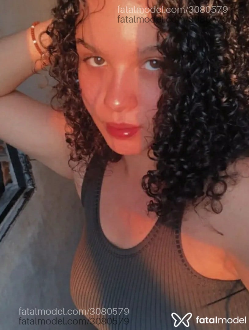 Acompanhante mulher com cabelo castanho de olhos castanhos em Guarujá - Beatriz