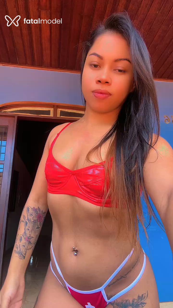 Acompanhante mulher morena (o) de olhos castanhos - Elektra