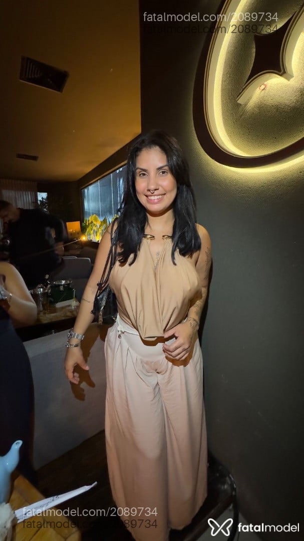 Acompanhante mulher morena (o) de olhos castanhos - Cigana Acompanhante mulher morena (o) de olhos castanhos - Cigana