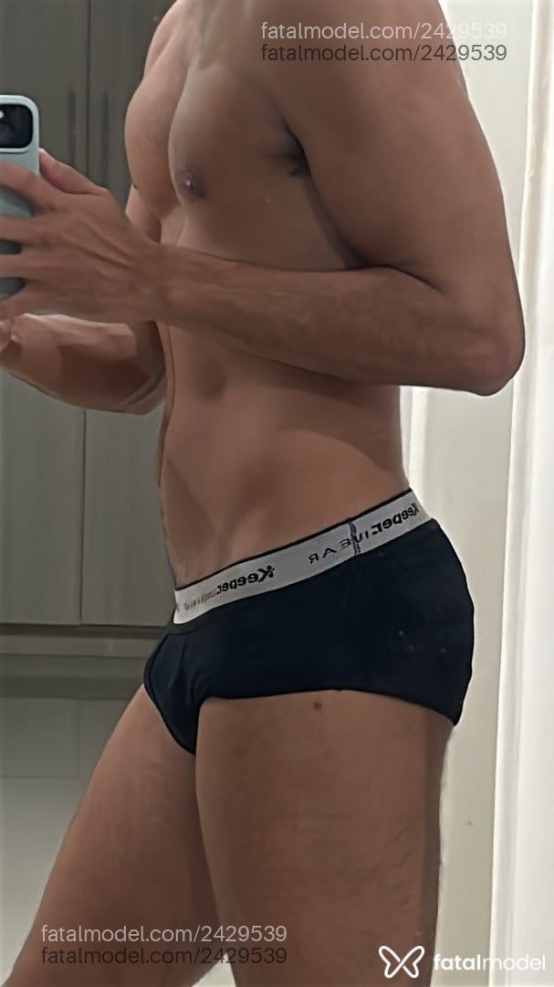 Acompanhante homem morena (o) de olhos pretos - Antoniohot