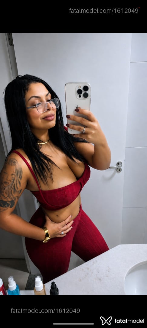 Acompanhante mulher com cabelo castanho de olhos mel em Araçatuba - Greta morena