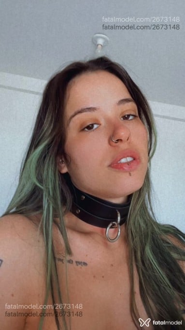 Acompanhante mulher com cabelo colorido de olhos castanhos em Goiânia - Blue Angel