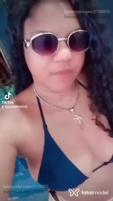 Acompanhante mulher morena (o) de olhos pretos em Serra Acompanhante mulher morena (o) de olhos pretos em Serra - Isabella
