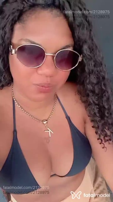 Acompanhante mulher morena (o) de olhos pretos em Serra Acompanhante mulher morena (o) de olhos pretos em Serra - Isabella