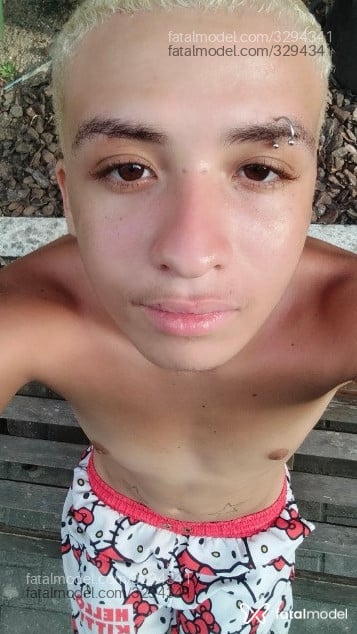 Acompanhante homem loira (o) de olhos castanhos em Virtual Acompanhante homem loira (o) de olhos castanhos em Virtual - Alex Konner