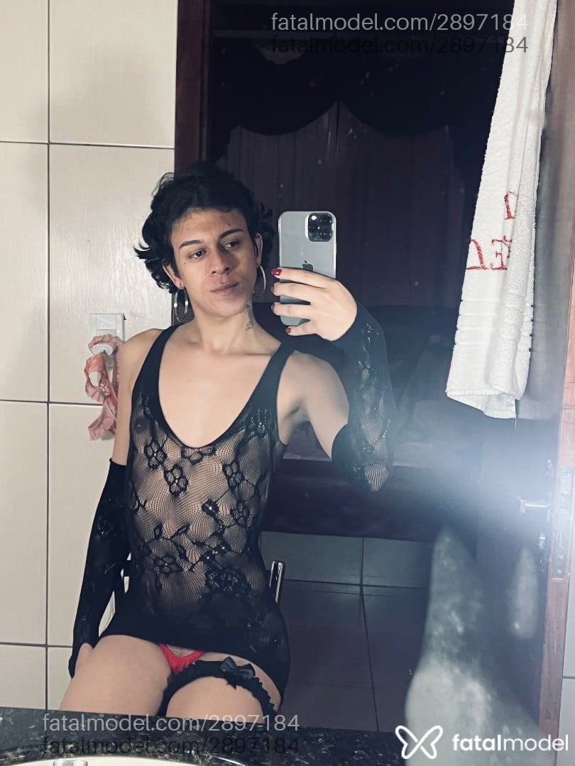 Acompanhante mulher trans morena (o) de olhos castanhos em Balneário Camboriú Acompanhante mulher trans morena (o) de olhos castanhos em Balneário Camboriú - Silver