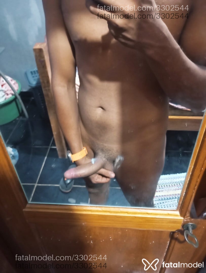 Acompanhante homem morena (o) de olhos pretos - Fredh Acompanhante homem morena (o) de olhos pretos - Fredh