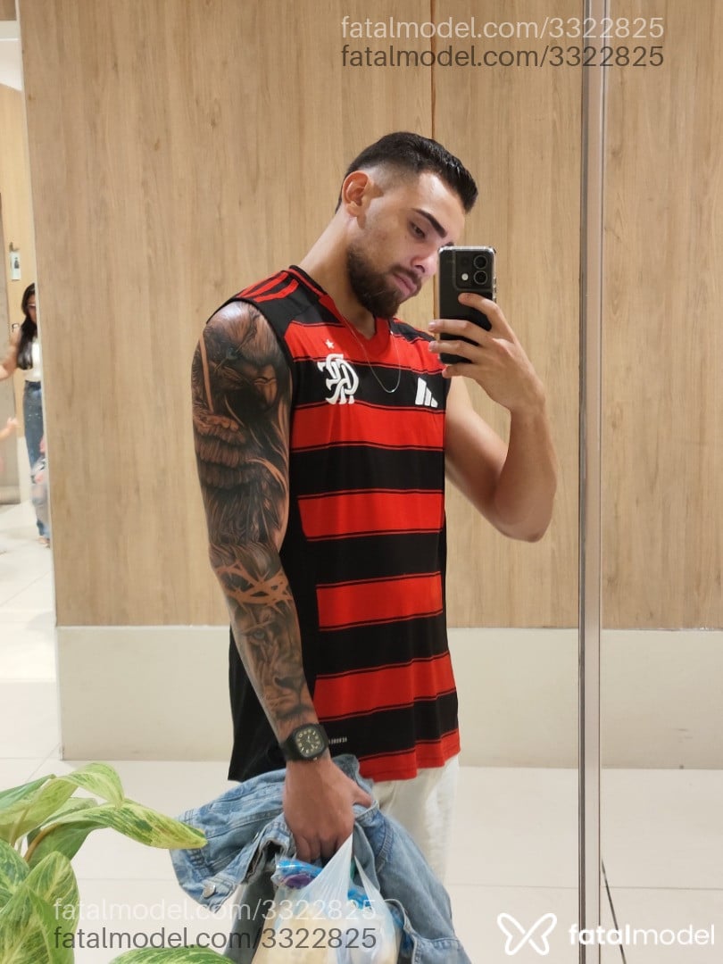 Acompanhante homem com cabelo castanho de olhos mel em Rio de Janeiro - Rigas