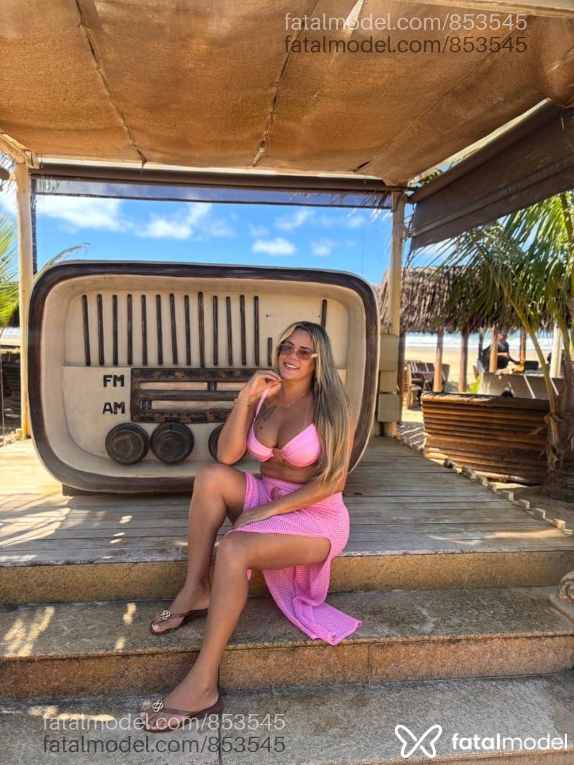 Acompanhante mulher trans loira (o) de olhos castanhos em Camaçari - VALENTINA