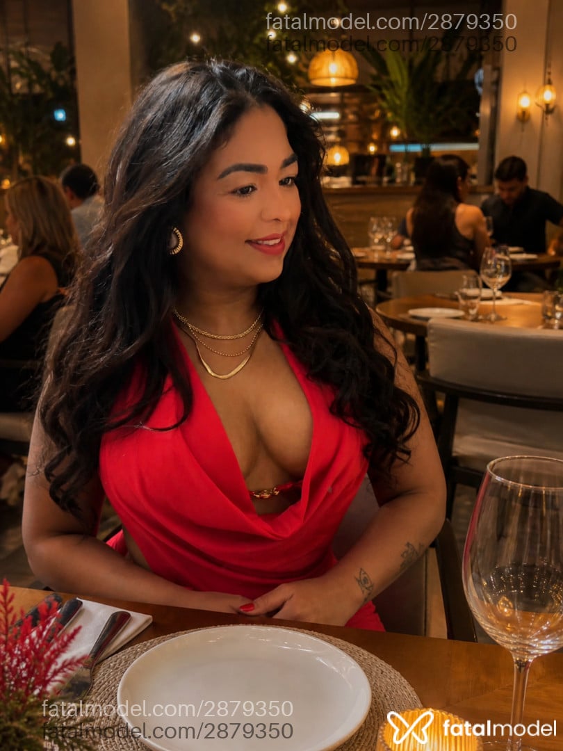 Acompanhante mulher com cabelo castanho de olhos pretos - Thais