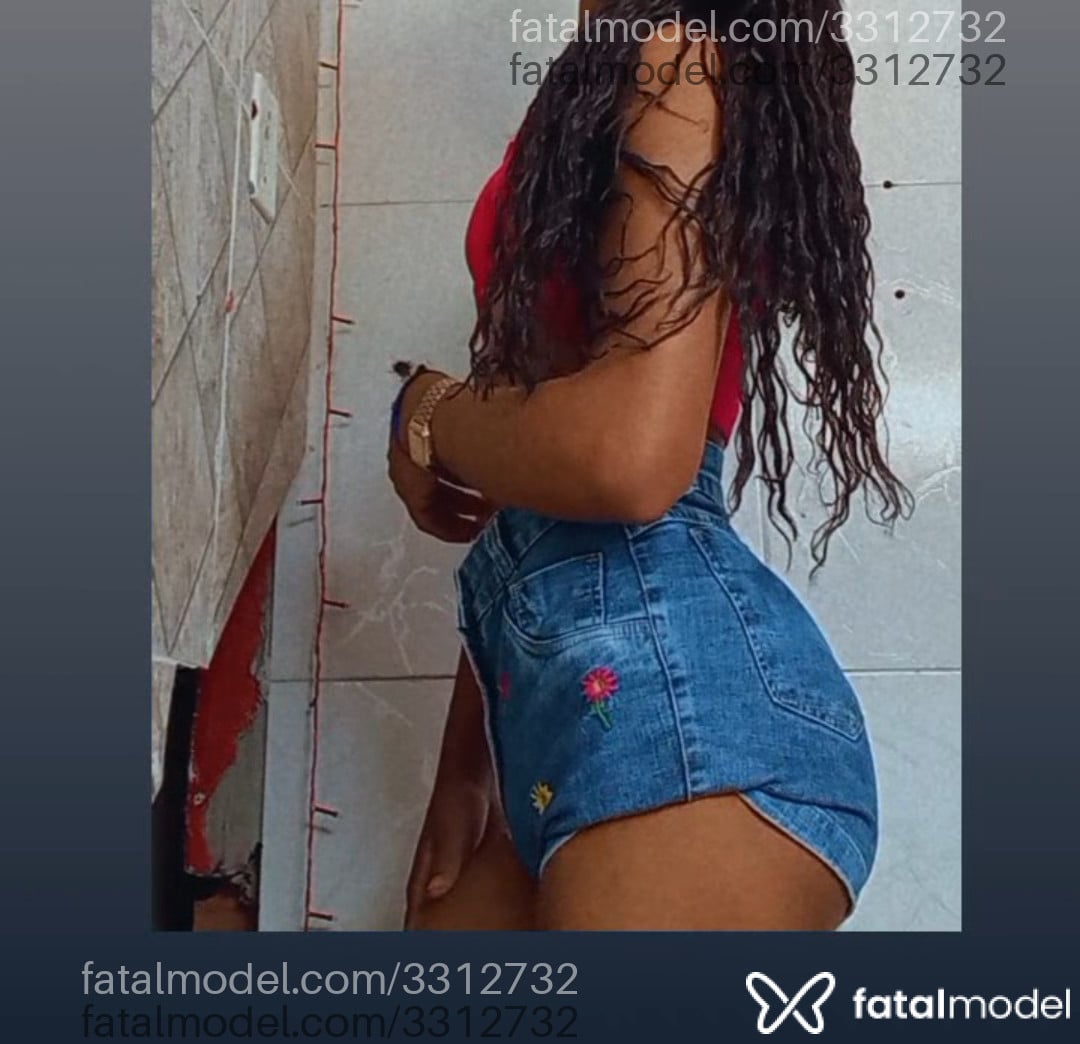 Acompanhante mulher trans morena (o) de olhos castanhos em São Pedro da Aldeia - Victoria