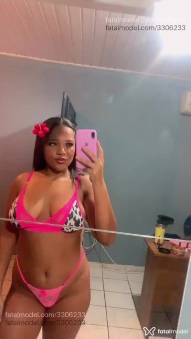 Acompanhante mulher morena (o) de olhos castanhos - Gabii