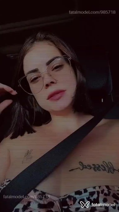 Acompanhante mulher com cabelo castanho de olhos mel em Itaí Acompanhante mulher com cabelo castanho de olhos mel em Itaí - Miia Ferraz