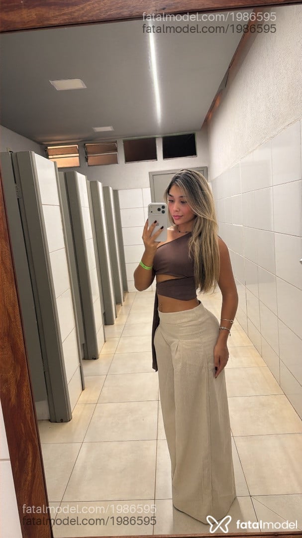 Acompanhante mulher loira (o) de olhos verdes em Vitória - Antonella