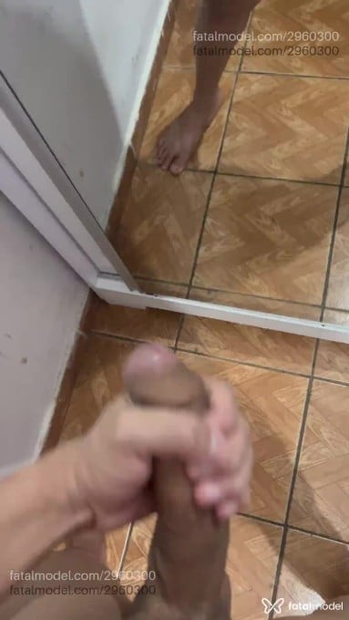 Acompanhante homem com cabelo castanho de olhos pretos em Aparecida de Goiânia - Léo