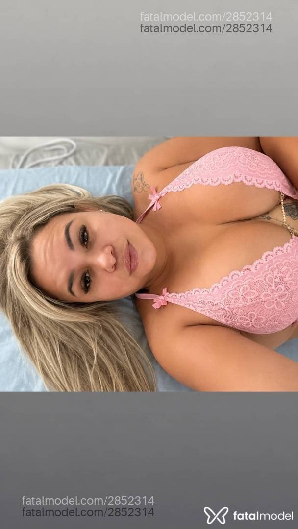 Acompanhante mulher loira (o) de olhos castanhos - Kety Oliveira