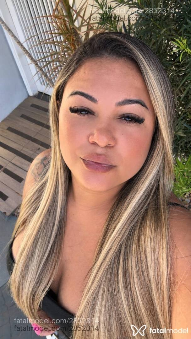 Acompanhante mulher loira (o) de olhos castanhos - Kety Oliveira