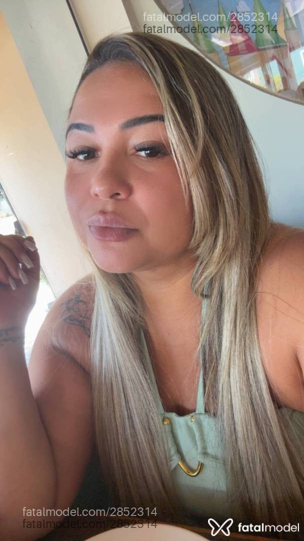 Acompanhante mulher loira (o) de olhos castanhos - Kety Oliveira