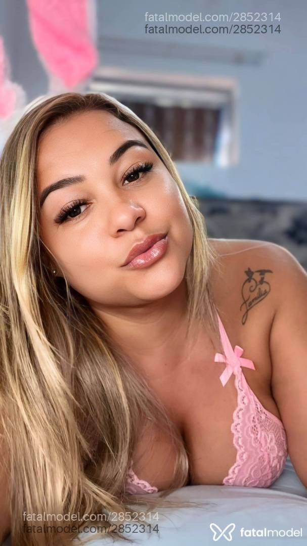 Acompanhante mulher loira (o) de olhos castanhos - Kety Oliveira