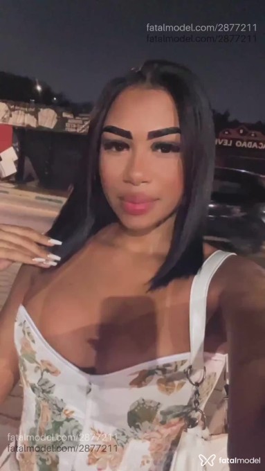 Acompanhante mulher com cabelo castanho de olhos pretos em Rio das Ostras - Lays