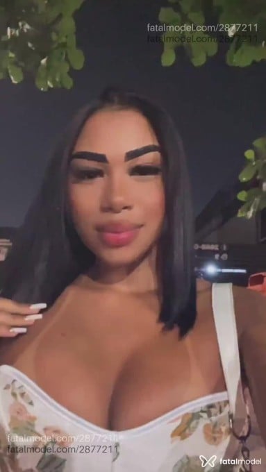 Acompanhante mulher com cabelo castanho de olhos pretos em Rio das Ostras - Lays