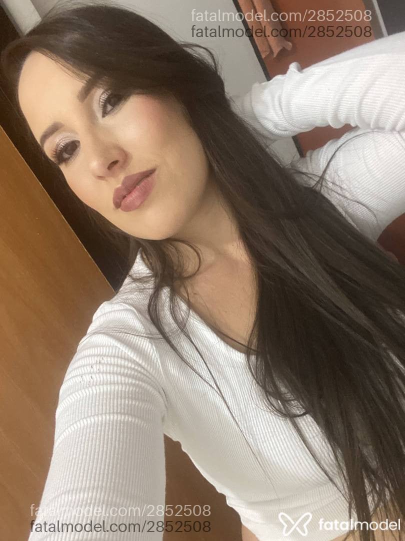 Acompanhante mulher com cabelo castanho de olhos castanhos - Luiza