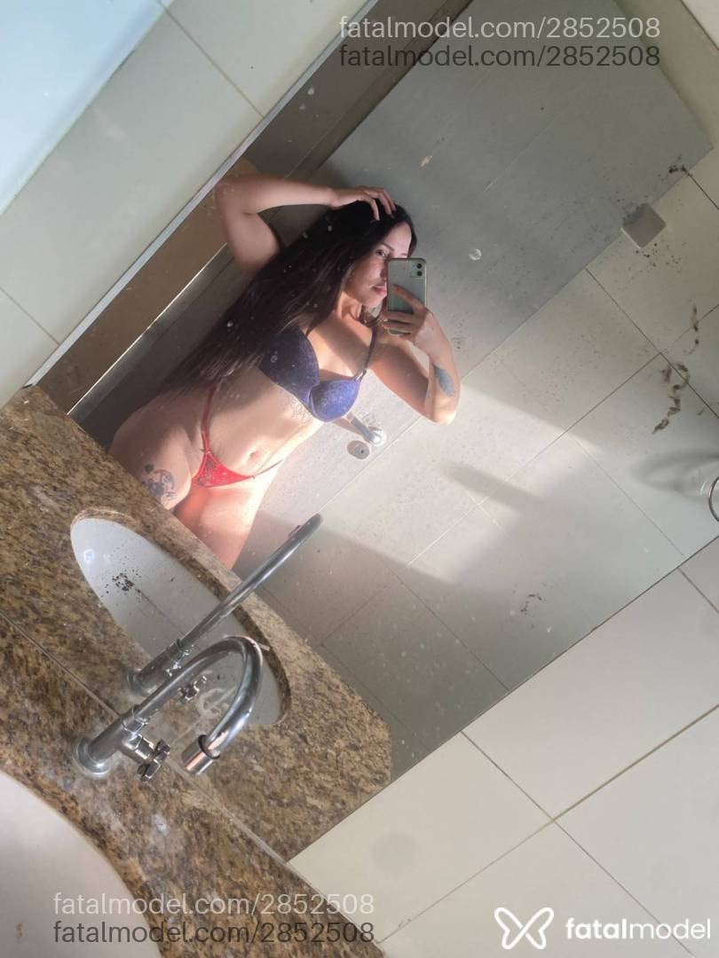 Acompanhante mulher com cabelo castanho de olhos castanhos - Luiza